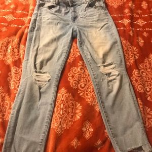American Eagle women’s distressed jean